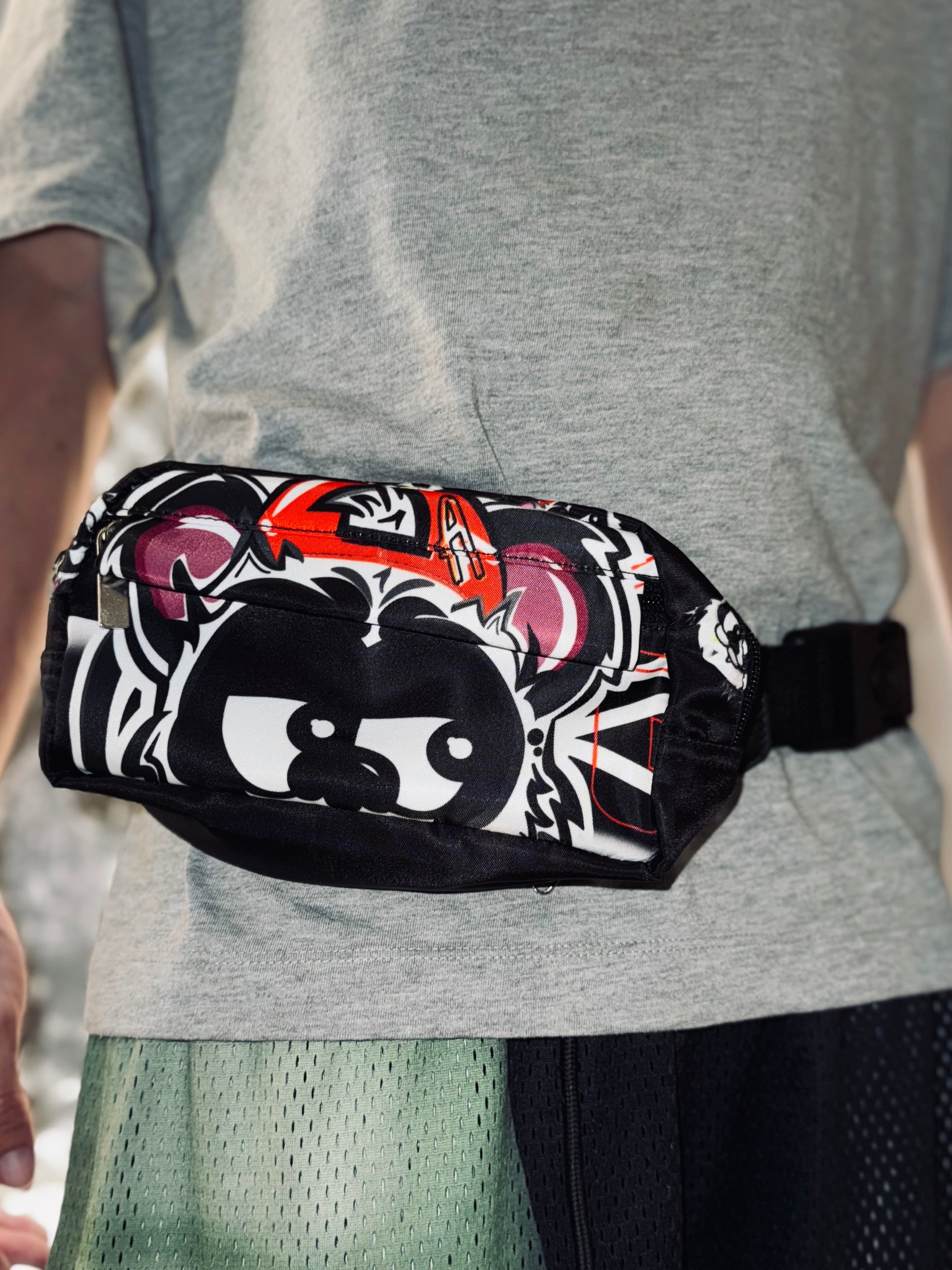 RIÑONERA PANDA ROJA O NEGRA